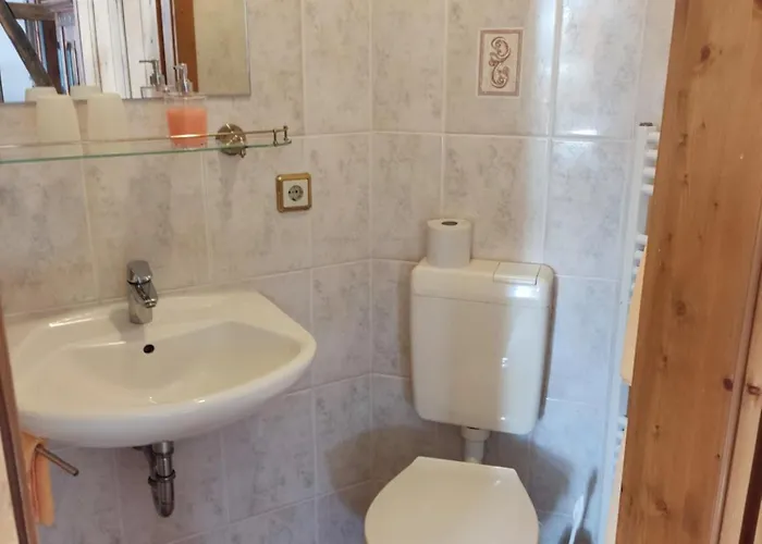 بيت ضيافة Berggasthaus & Schoene Aussicht كلينغنتال